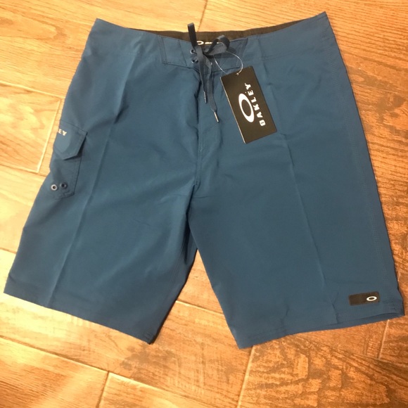Men’s board shorts - Picture 2 of 5